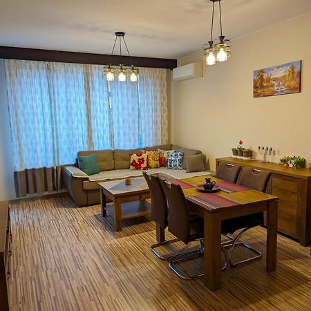 Business And Leisure Apartments In Mladost 2 With Free Garage Sofia Bagian luar foto